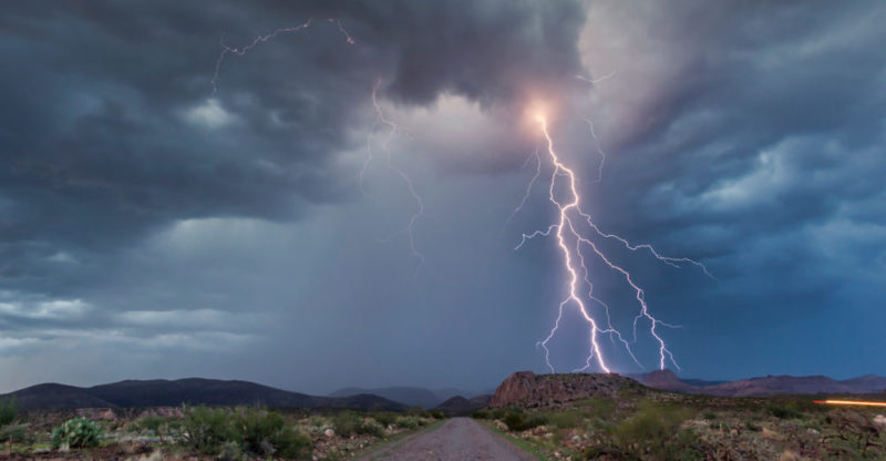How do thunderstorms form?