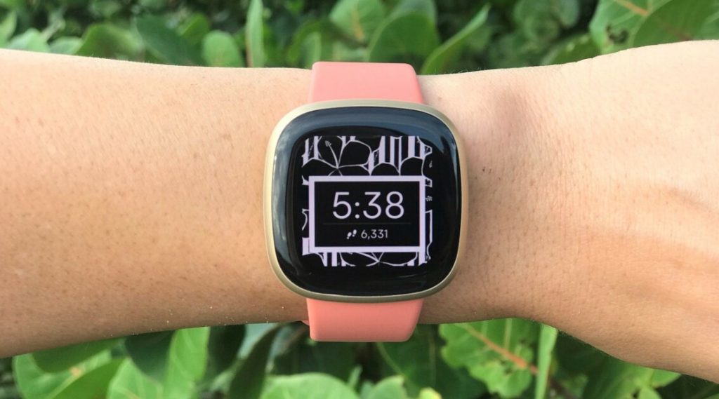 Fitbit Versa 3 - always on display smartwatch