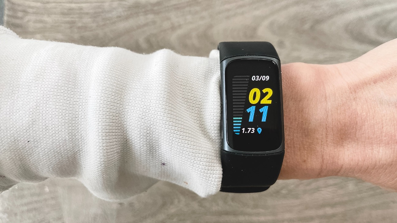 How do I Get Notifications from My Phone on My Fitbit Sense, Versa, Charge, and More?