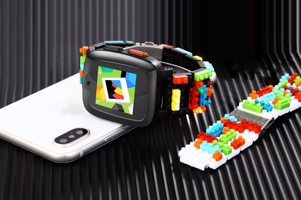 Omate and Nanoblock Collaborate on a Children's Smartwatch that Resembles a LEGO Set