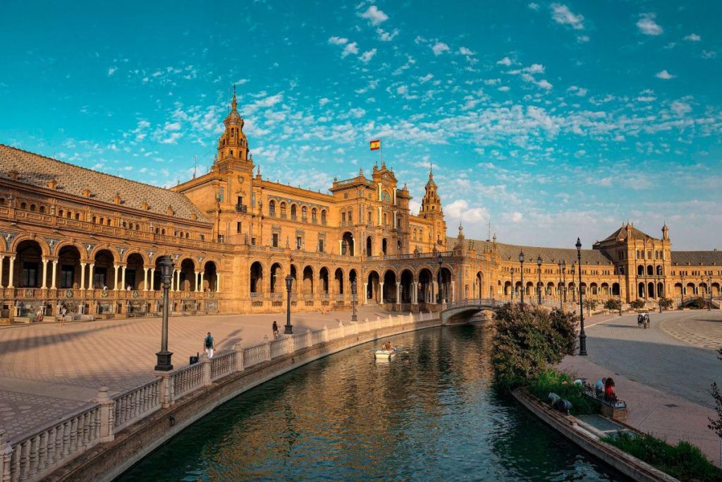Spain - Culture, Economy, Population and Characteristics